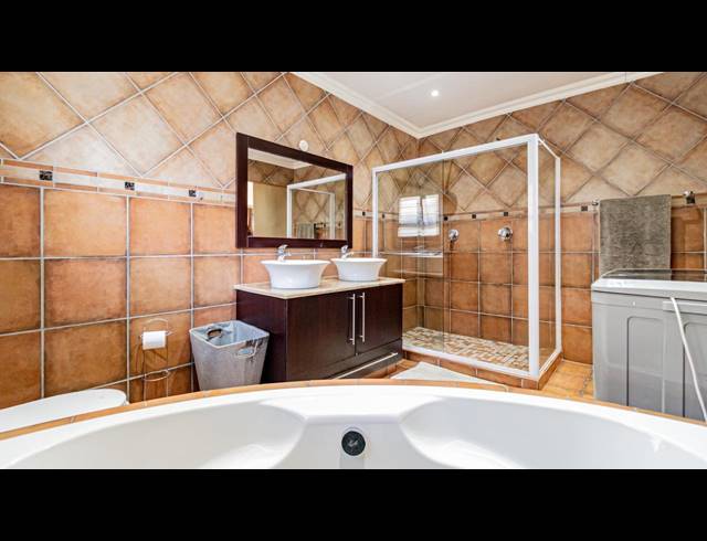 4 BEDROOM FREEHOLD FOR SALE IN BRACKENDOWNS